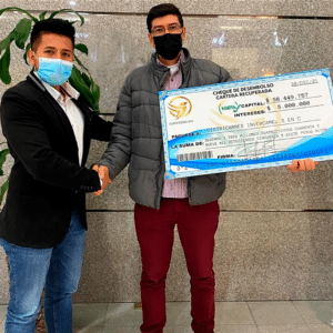 Cheque de desembolso cartera recuperada a Districarnes invercamel S en C Confedeuda Abogados Bogotá